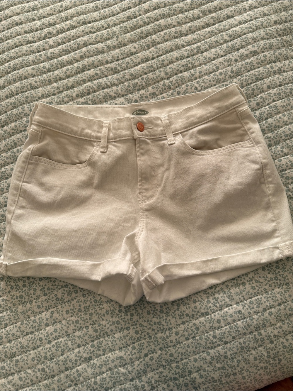 Old Navy White Denim Roll-Cuff Jean Shorts Size 8 like new 3 inch inseam